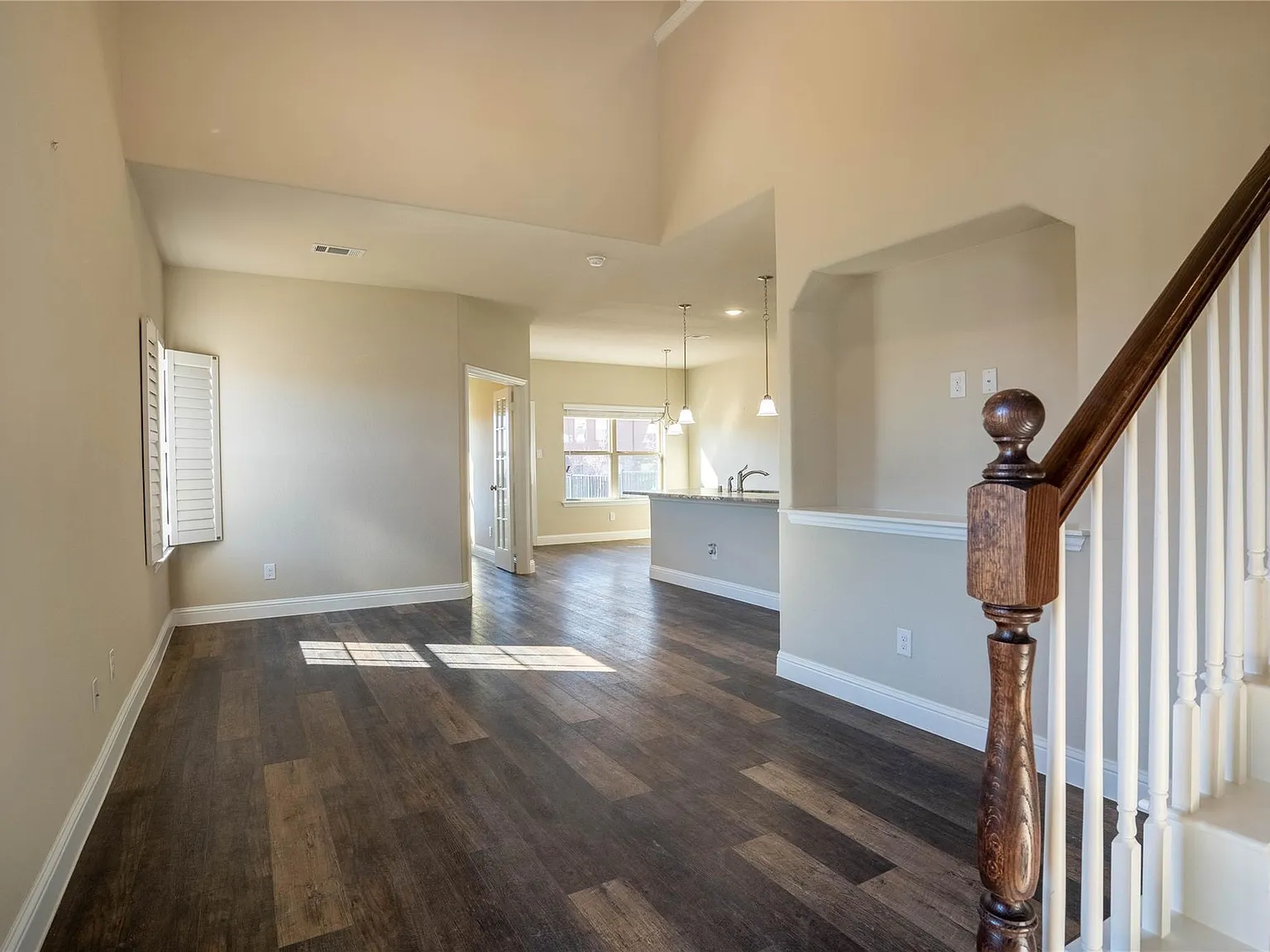 3 bed, 2.5 bath, 1926 sqft, $1,950 — Photo 3