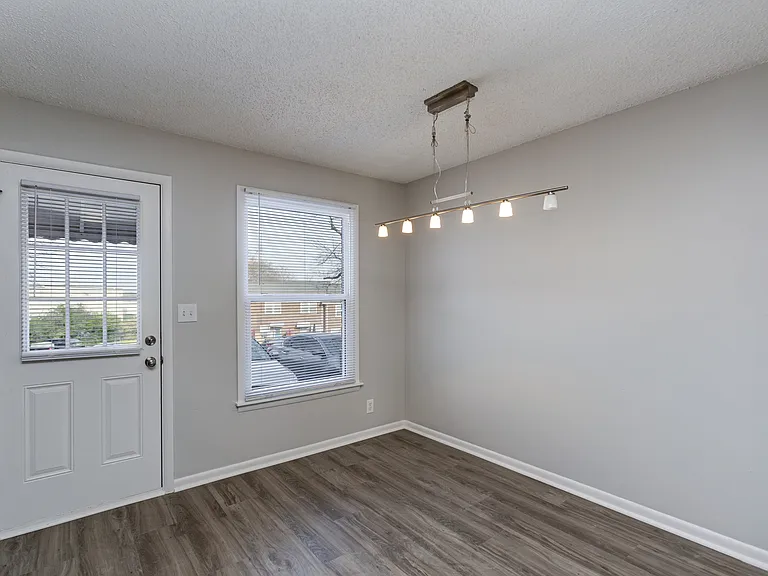 1032 Hickory Hill Ln — Photo 9