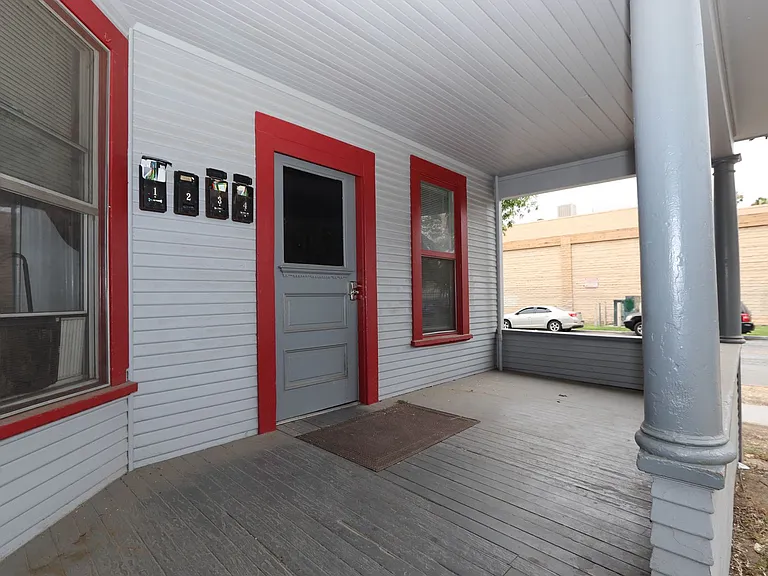 3907 Chestnut St — Photo 3