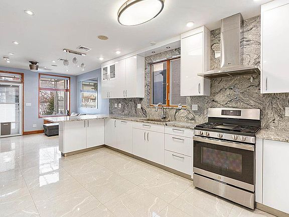 5th image of 2088 E 7th St