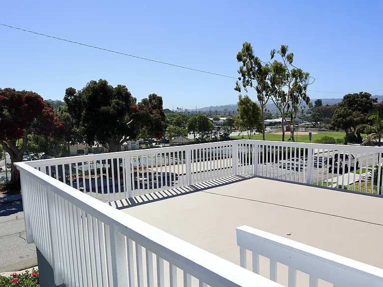 719 S Juanita Ave — Photo 3