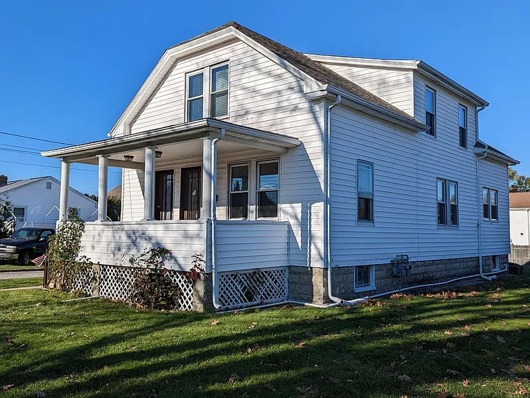 220 Norton St — Photo 22