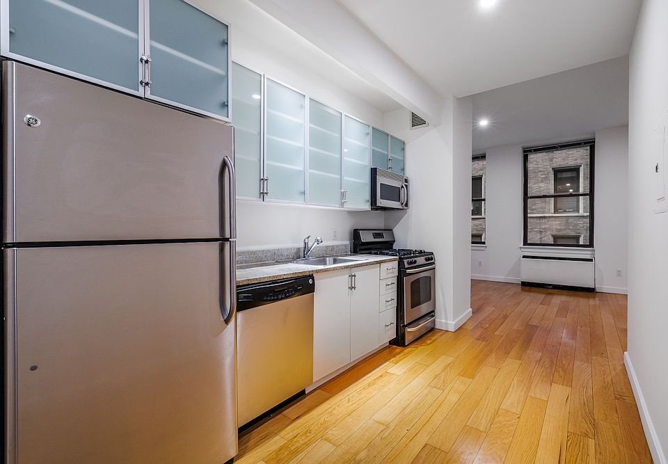 1st image of 37 Wall St APT 19R