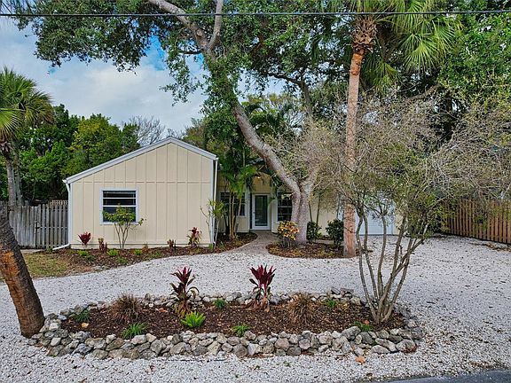 2nd image of 205 Garden Ln