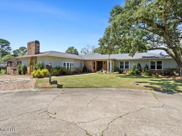 5207 North Dr, Moss Point, MS 39563