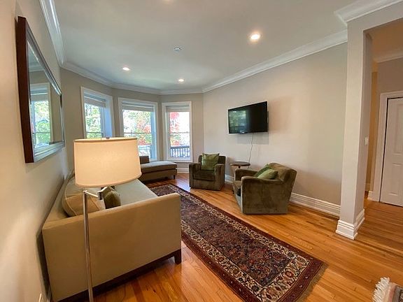 3rd image of 3433 N Janssen Ave #9