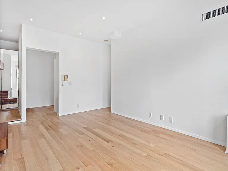 75 Poplar St #3L — Photo 2