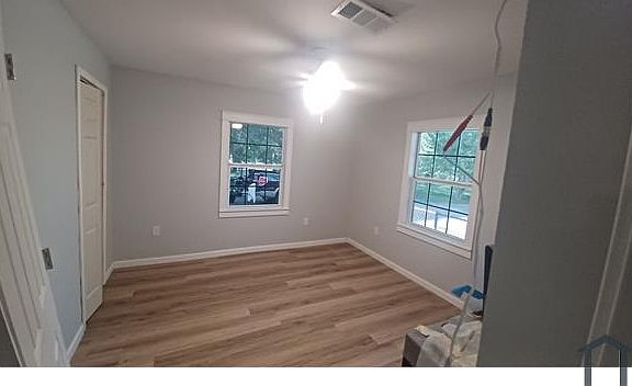 5th image of 655 E Gill St