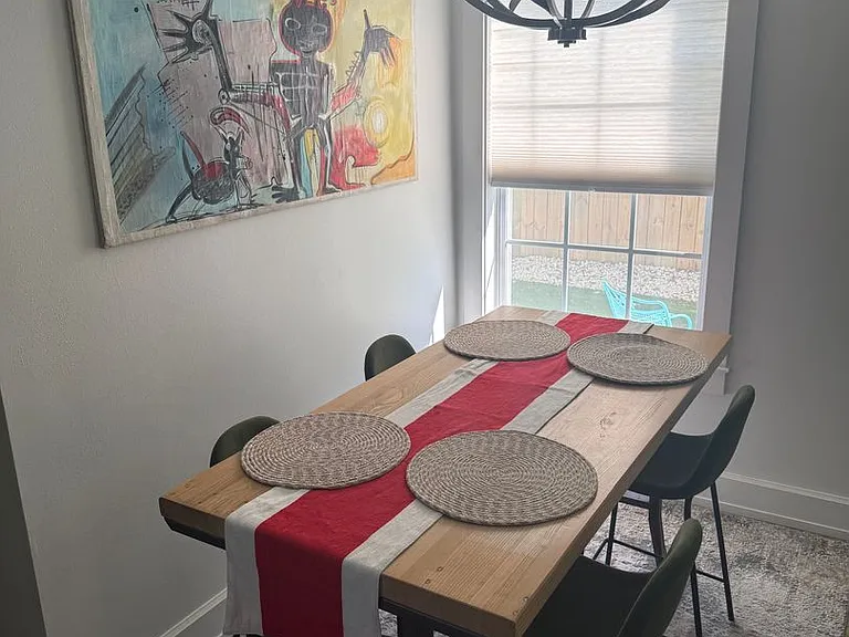 422 Canterbury Ct NW — Photo 9