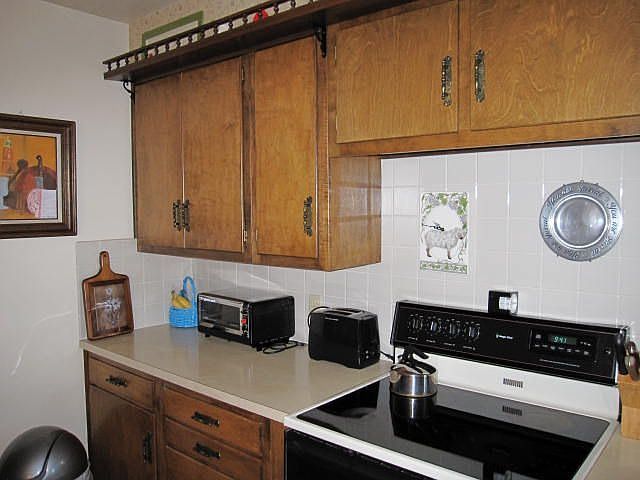 Kitchen with lots of cabinets