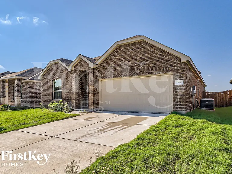212 Wyndemere Ln — Photo 2