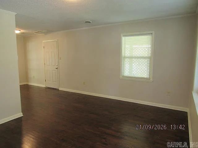 3 bed, 1.5 bath, 1288 sqft, $1,300 — Photo 3