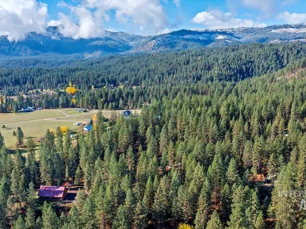 28 Horseshoe Rd, Garden Valley, ID 83622