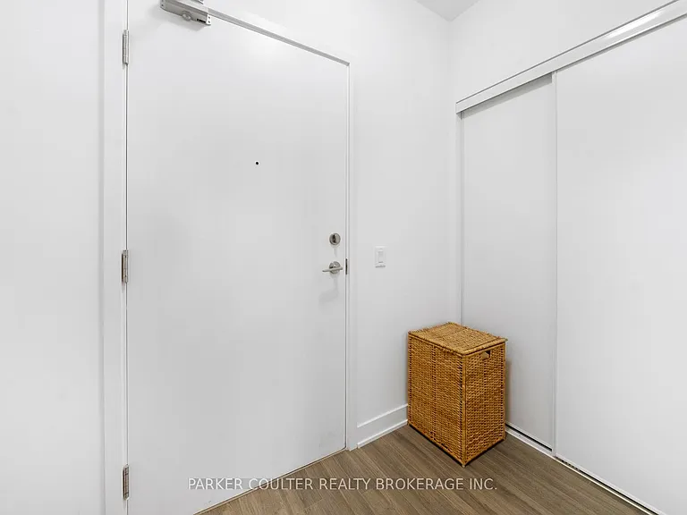 681 Yonge St #114 — Photo 6