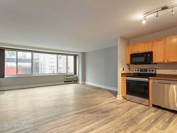 3rd image of 211 E Ohio St APT 1113