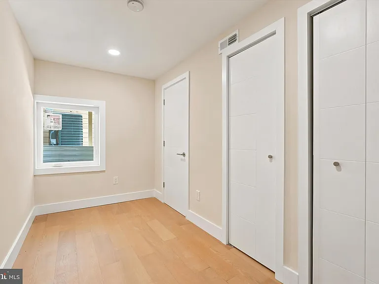 2440 E Harold St — Photo 12