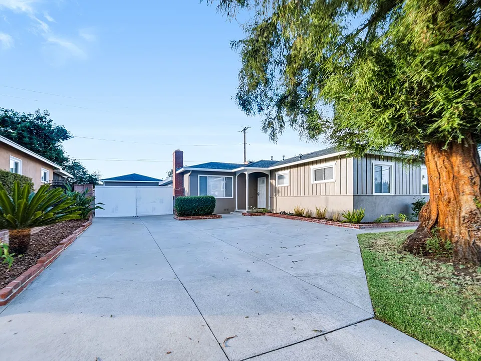 1130 E Louisa Ave