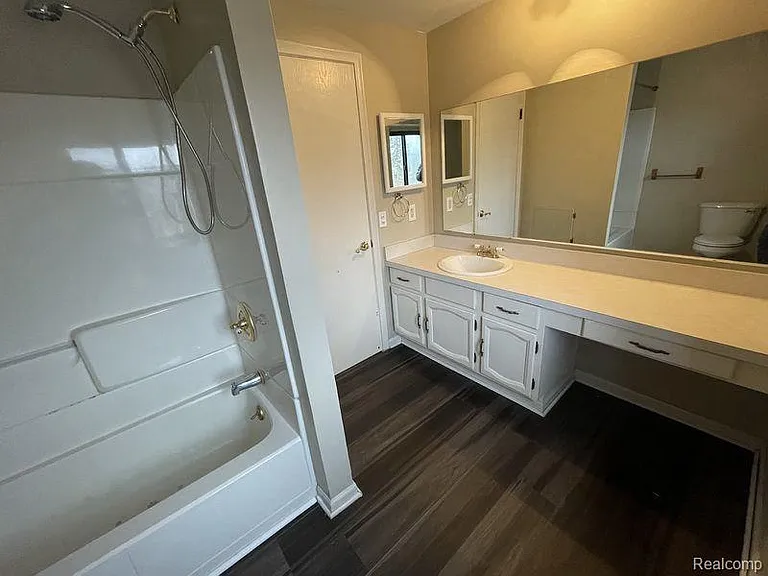 8484 Pepper Ridge Dr — Photo 6