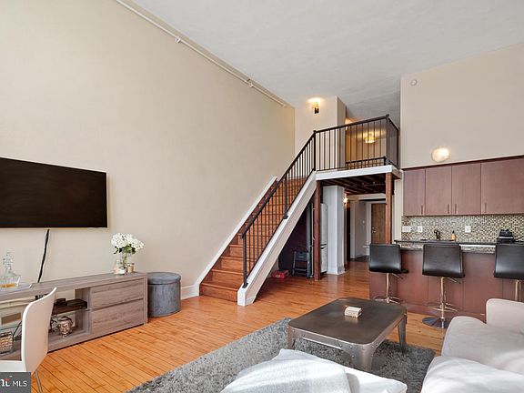 2nd image of 1201-15 Fitzwater St #414