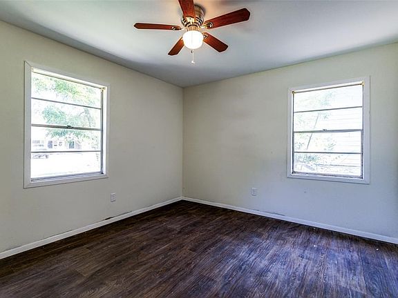 4th image of 407 W Overlook Dr