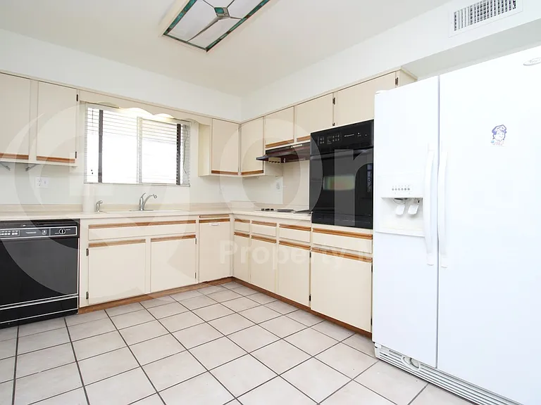 10438 W Rodgers Cir — Photo 4
