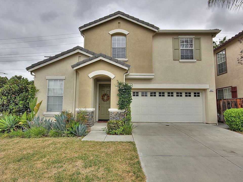 1st image of 897 La Crescent Pl