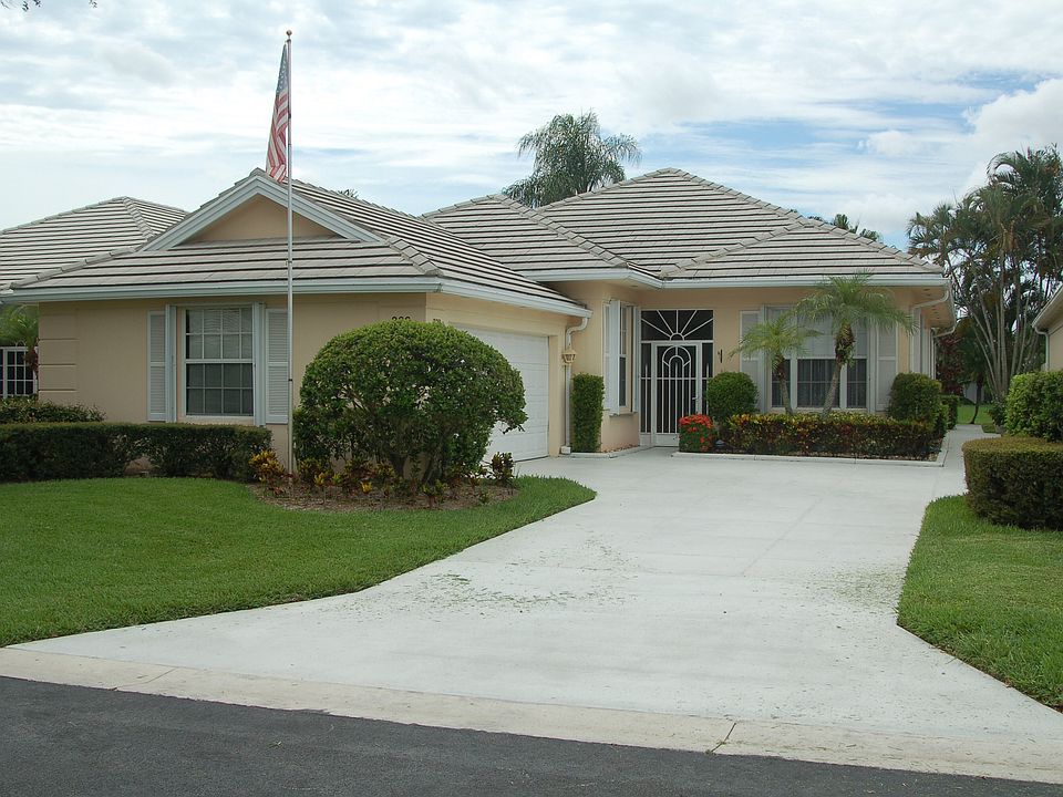 1st image of 229 NW Bentley Cir
