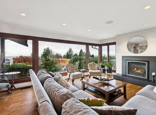 124 Carisbrooke Cres, North Vancouver, BC V7N2S1