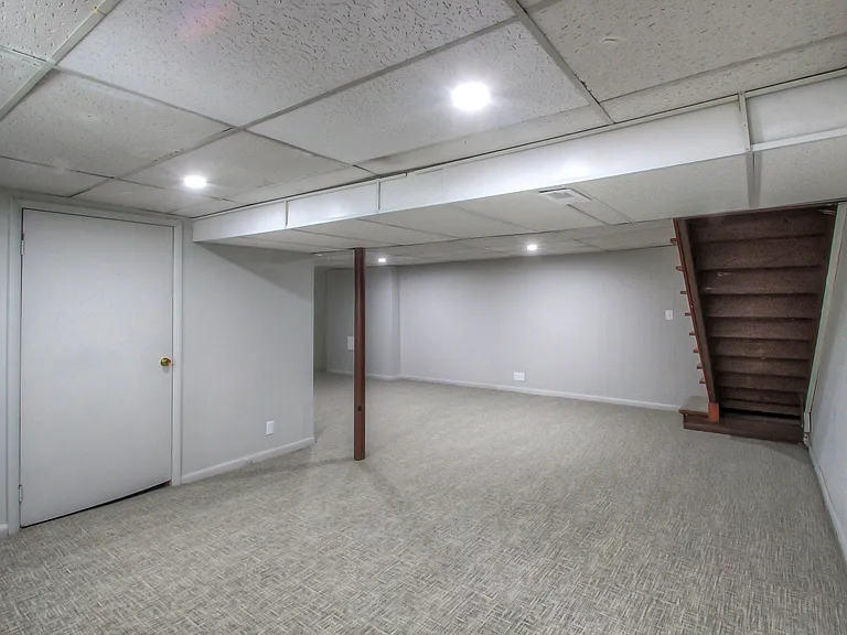 7747 Howe Dr — Photo 30