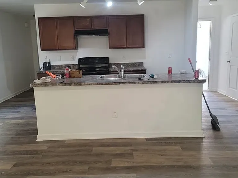 315 Crestfield Cir — Photo 1