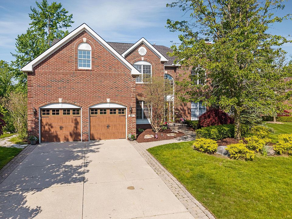 1st image of 2897 Riverside Dr