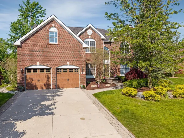 2897 Riverside Dr, Orion, MI 48359
