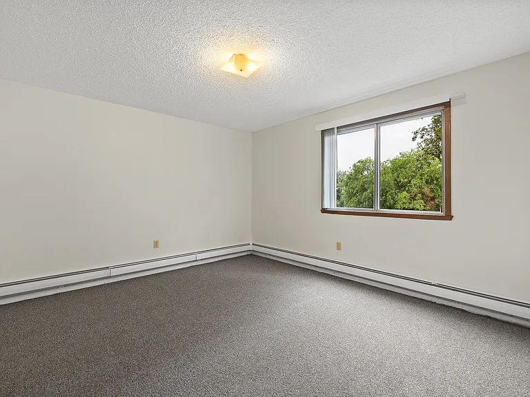 Country Bluff Apartments — Photo 24