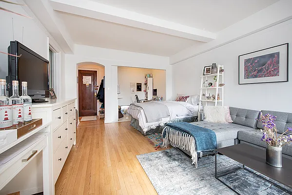 Rented by R New York | media 12