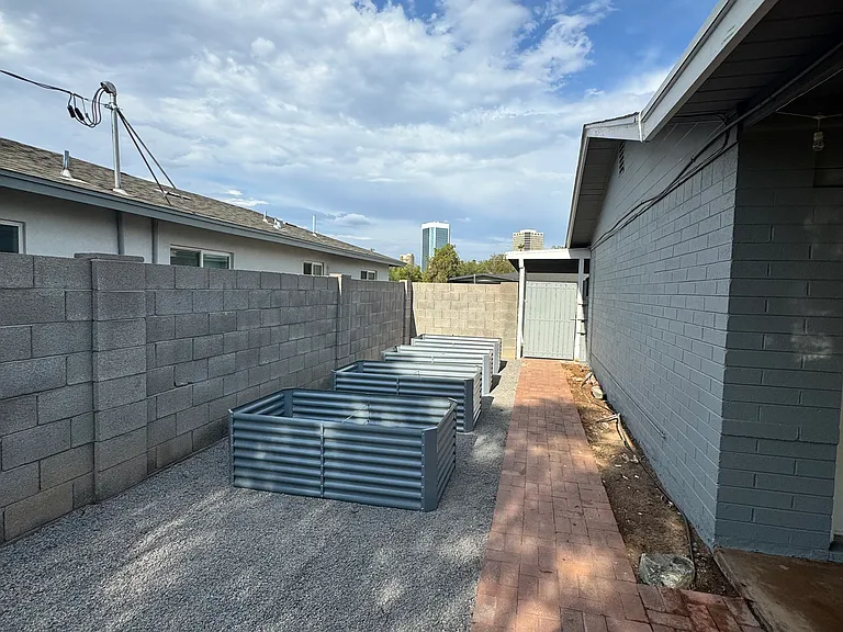 3140 N 6th Ave — Photo 22