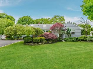 16 Boylan Ln, Blue Point, NY 11715