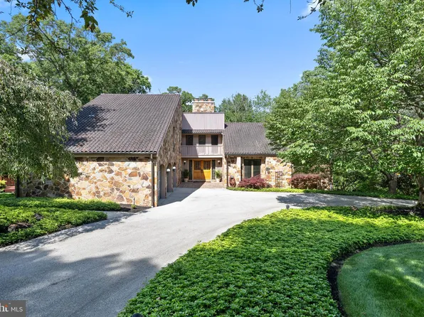 2228 E Deerfield Dr, Media, PA 19063