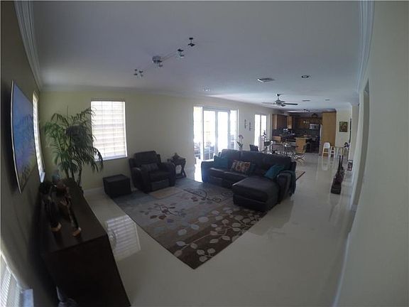 4th image of 1621 Quail St