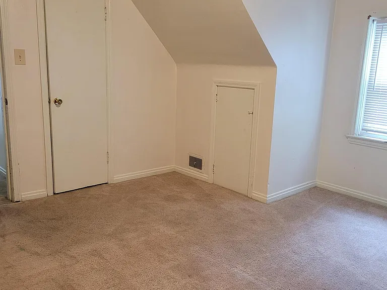 406 W Mill St — Photo 7