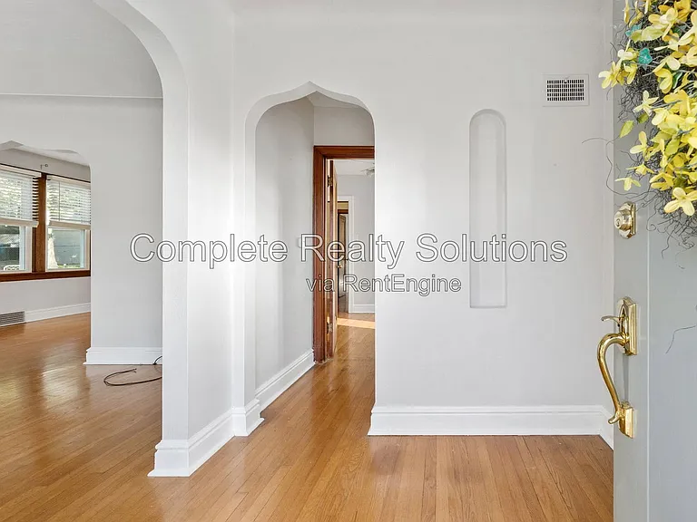 8511 Florence Ave — Photo 9