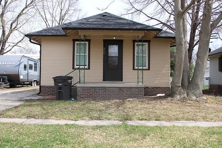 1st image of 211 S California Ave