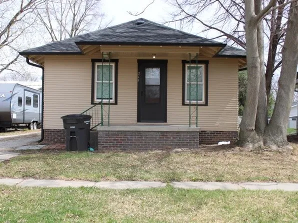 211 S California Ave, Hastings, NE 68901