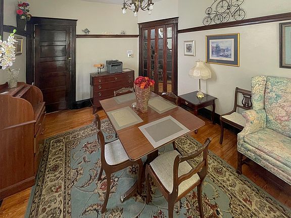 Community room with printer/scanner and USB plug.