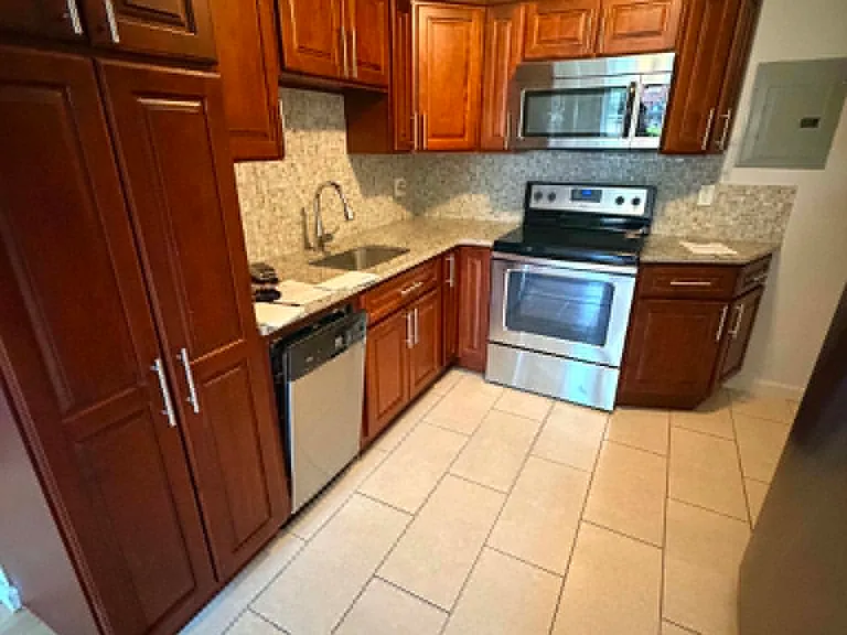 133 Warren St #3 — Photo 3