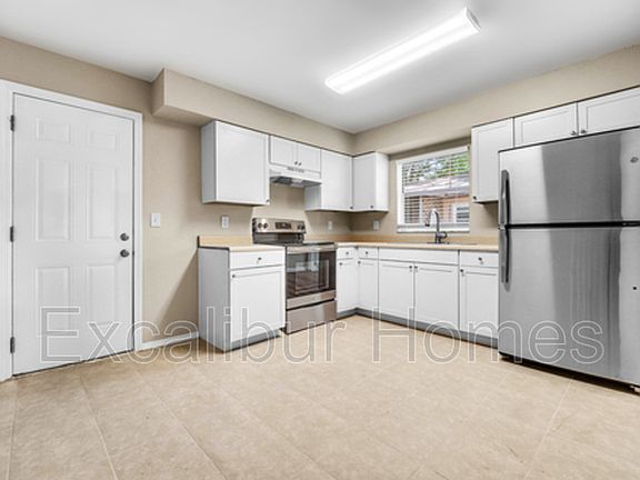4th image of 1110 Birchwood Ct #A