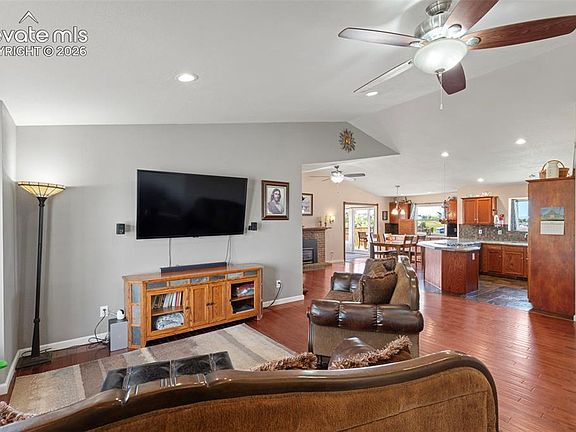 5th image of 8191 Sun Country Dr