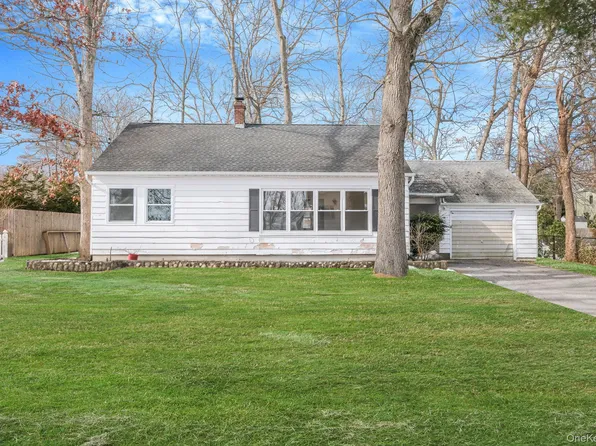 22 Overbrook Street, Riverhead, NY 11901