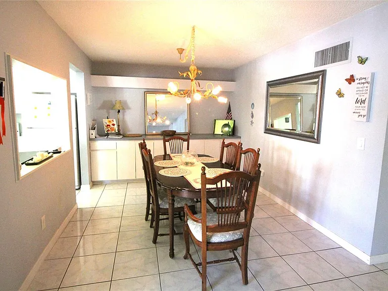 4700 Cove Cir — Photo 21