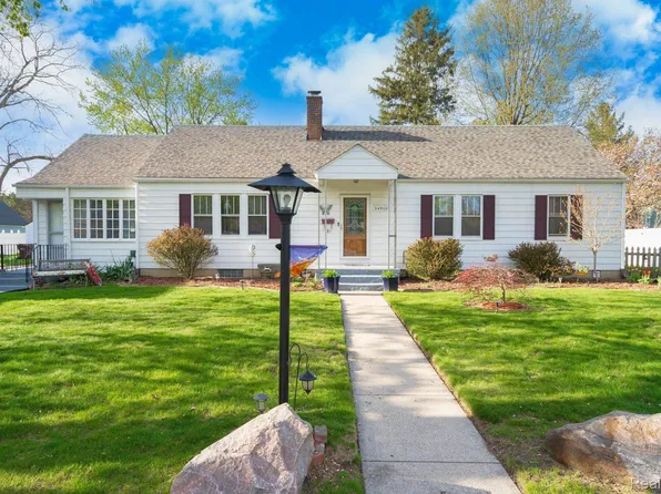 34900 Chestnut St, Wayne, MI 48184