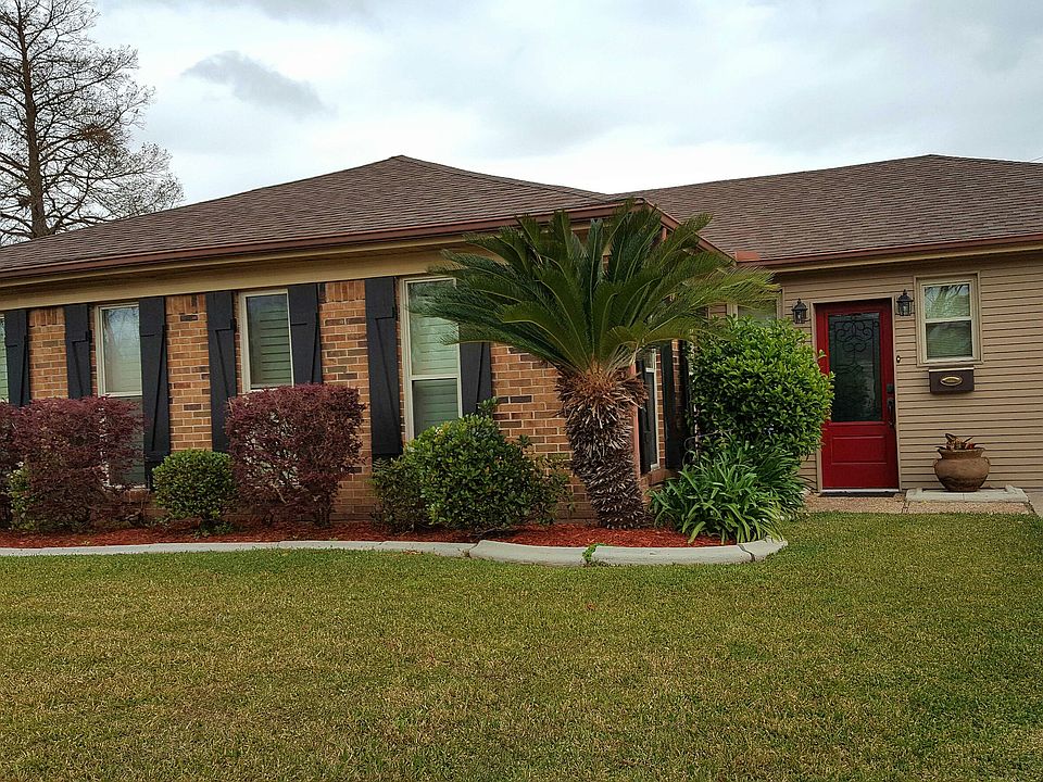 1st image of 745 Fairlawn Dr